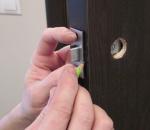 Инструкция по установке запирающих механизмов в межкомнатную дверь, особенности врезки замка с ручкой Установка врезного замка в дверь