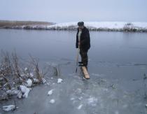 Рубка и сверление лунок на зимней рыбалке — пешня или ледобур, вот в чем вопрос